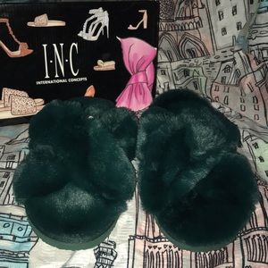 BNIB INC Yayla Emerald Faux Fur Slippers